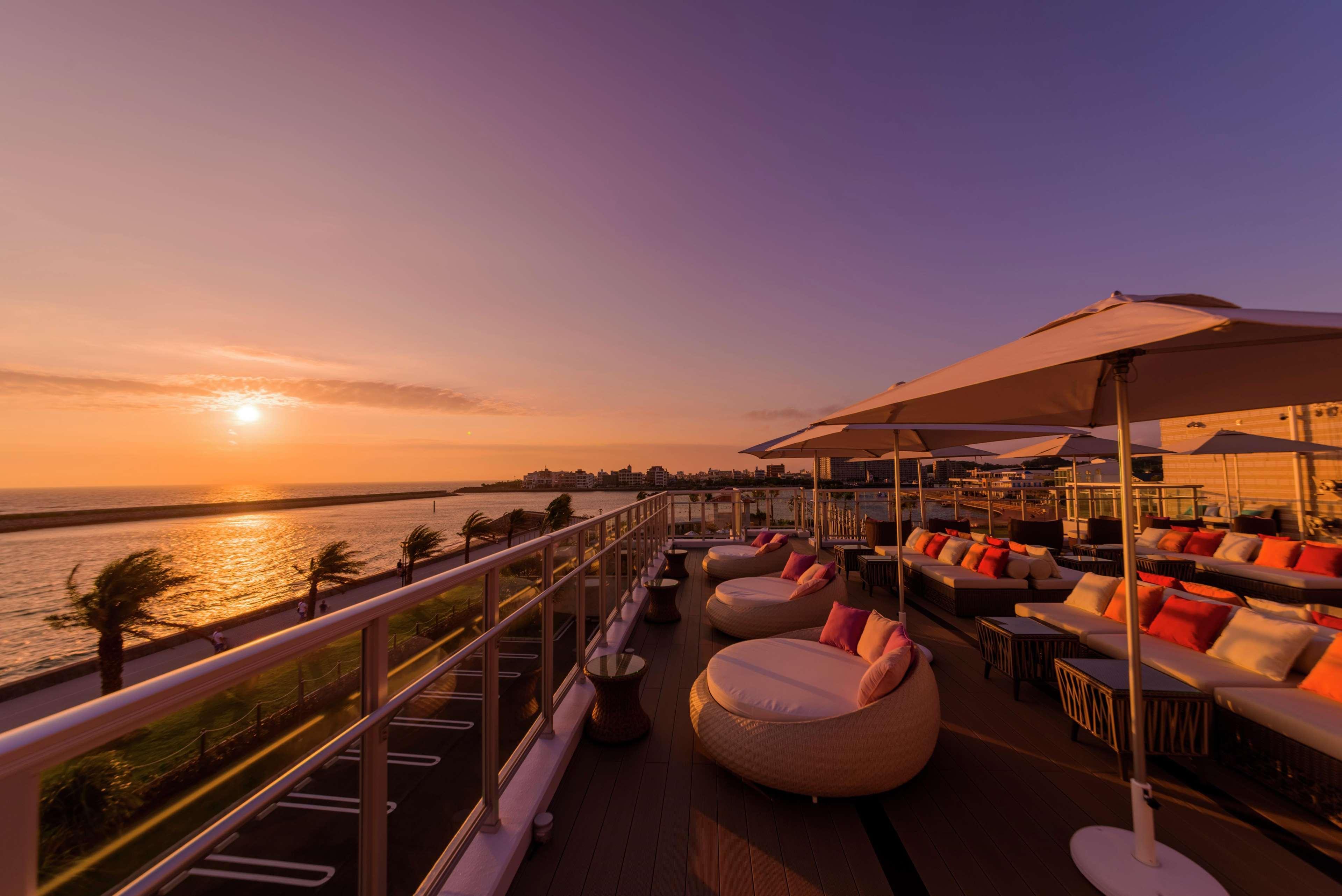 Doubletree By Hilton Okinawa Chatan Resort Buitenkant foto