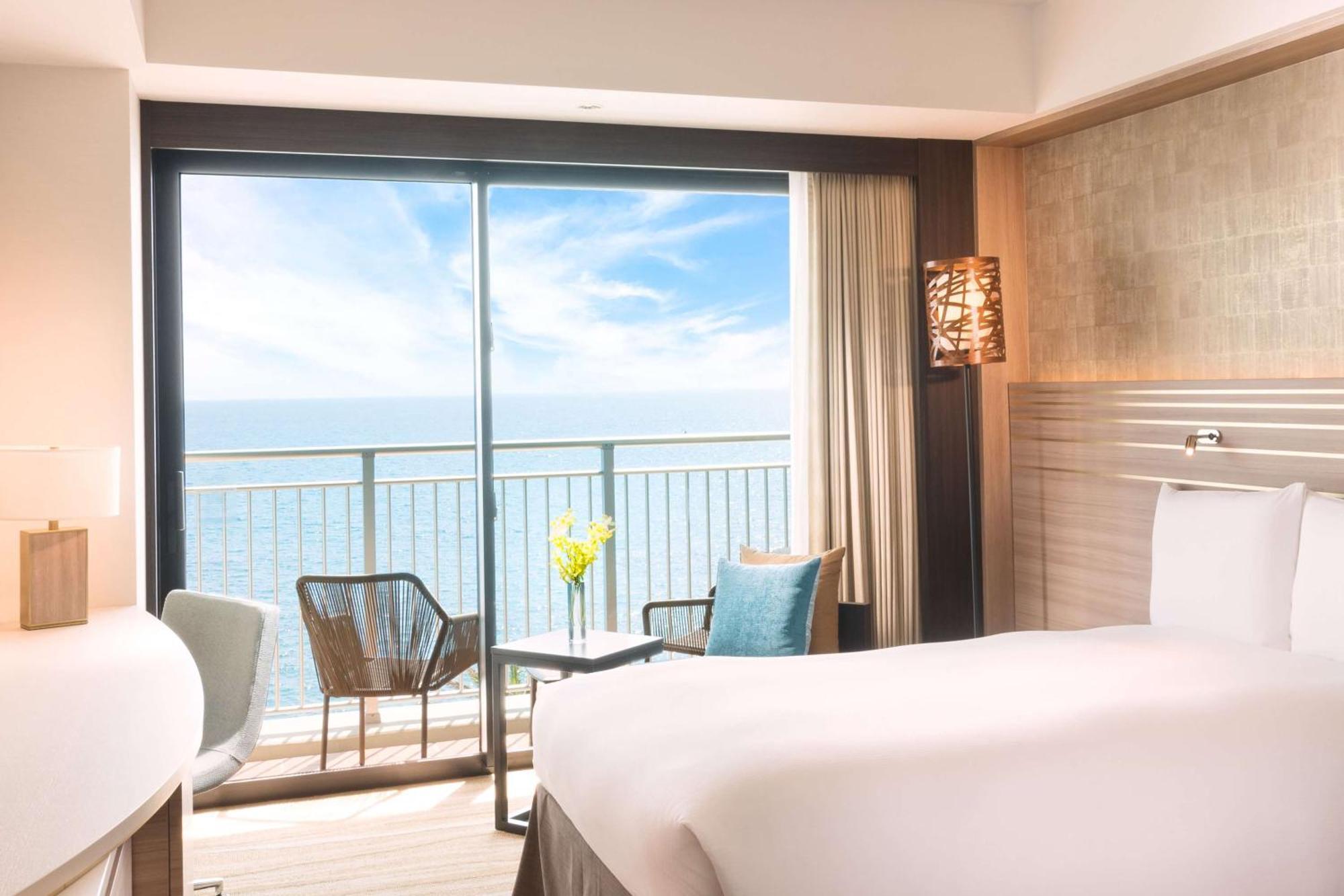 Doubletree By Hilton Okinawa Chatan Resort Buitenkant foto