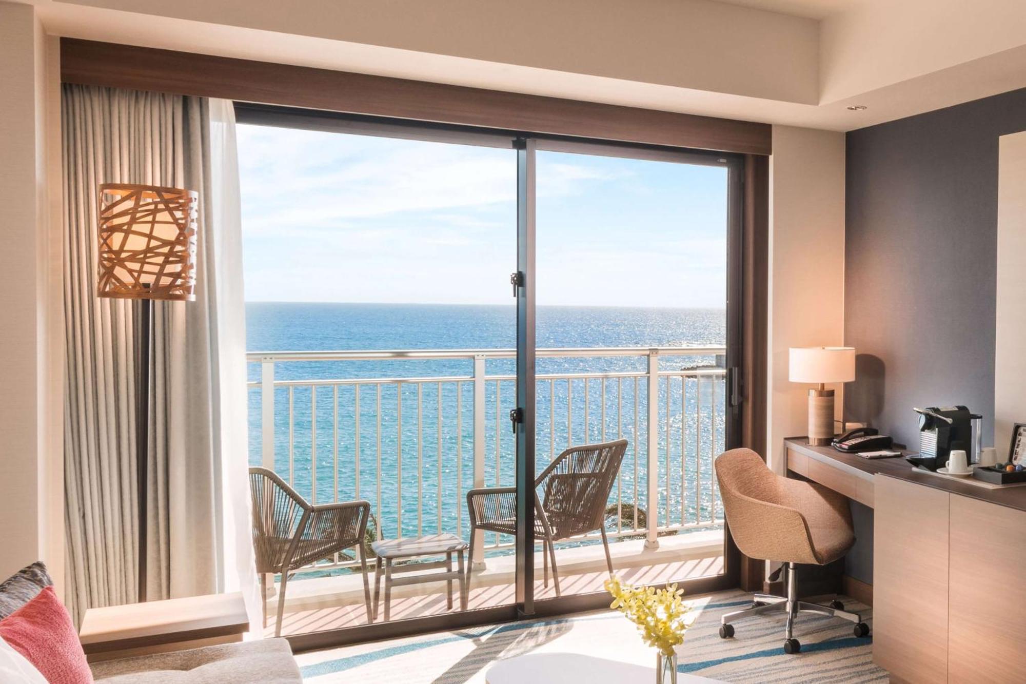 Doubletree By Hilton Okinawa Chatan Resort Buitenkant foto
